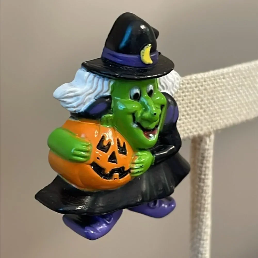 Vintage 1990’s RUSS Witch with Pumpkin Pin